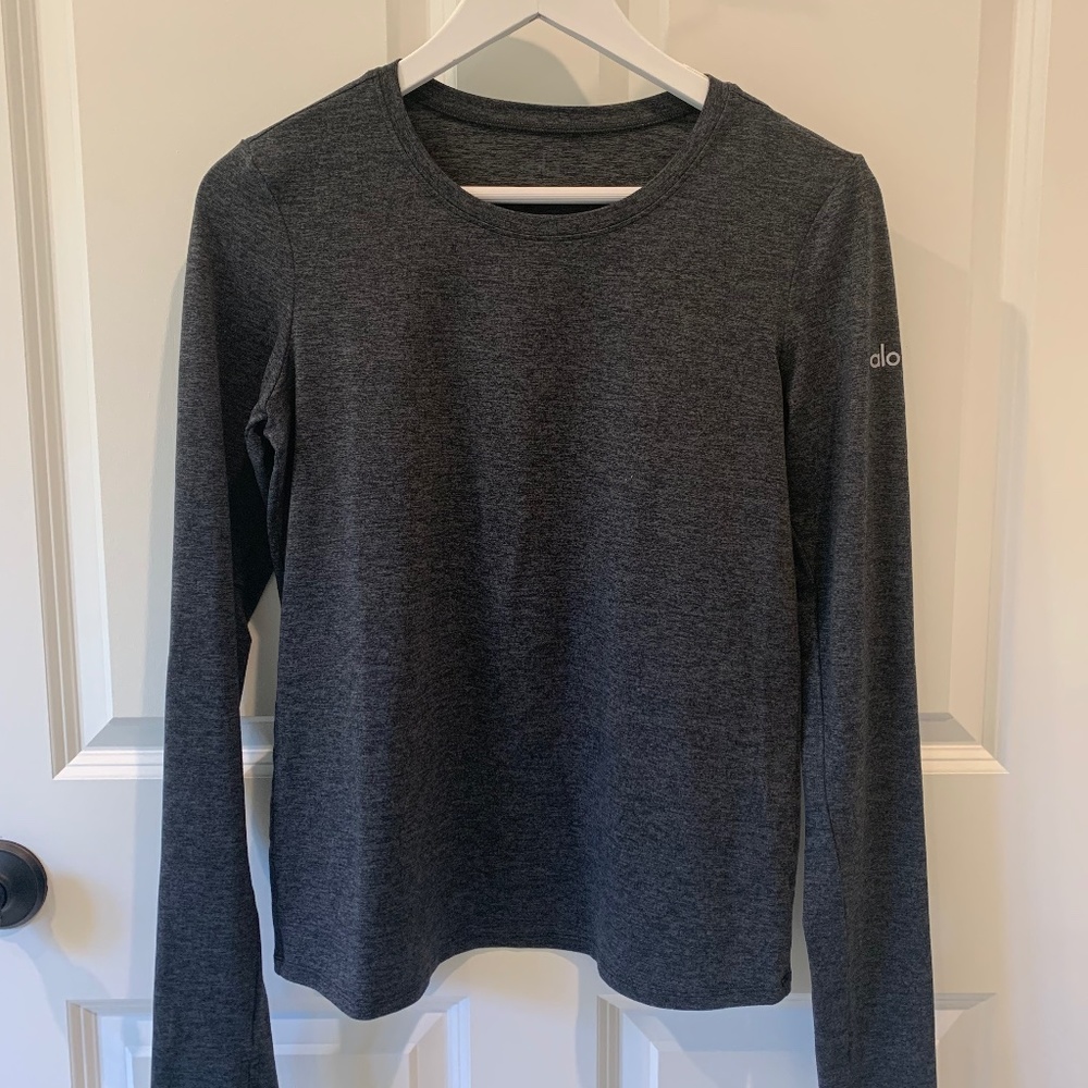 Alo Women’s Long Sleeve with Thumb Holes, Medium, Gray